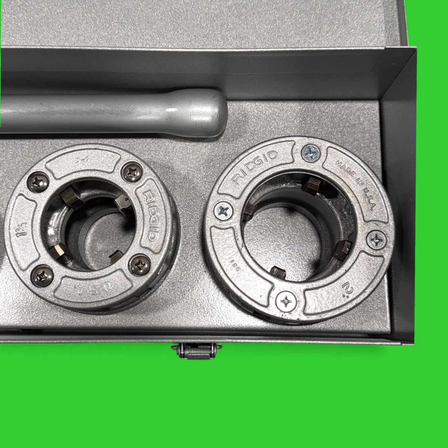 Ridgid 12r Manual Ratchet HS Plastic Coated Pipe Die set, 1/2" to 2" Metal Case 55207